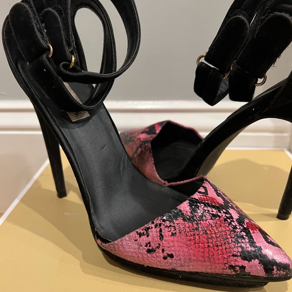 Steve Madden Pink and Black Snake Skin Heels - Picture 1 of 3
